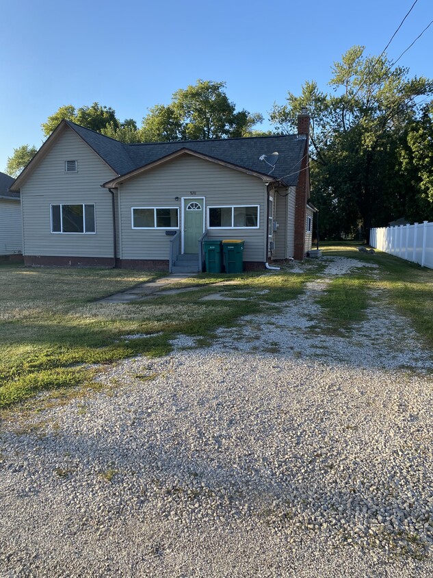 Primary Photo - 920 Hall St