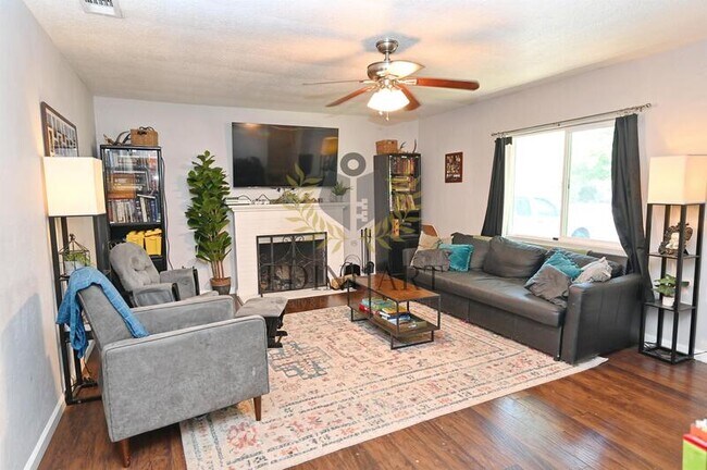 Foto del edificio - 1125 East Saginaw Way