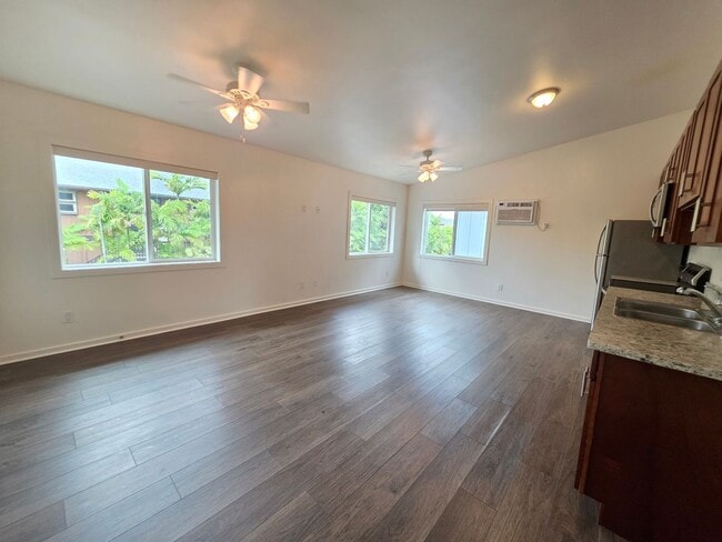 Building Photo - Spacious 2 bedroom, 2 bath with 2 parking duplex unit in Kailua