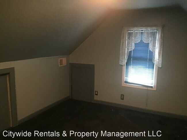 Building Photo - 3 br, 1 bath House - 1200 S 91st St