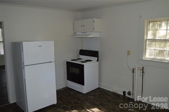 Foto del edificio - 247 N Main St