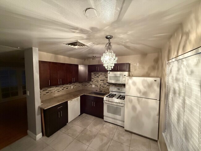 Foto del edificio - 7033 Kenwood St