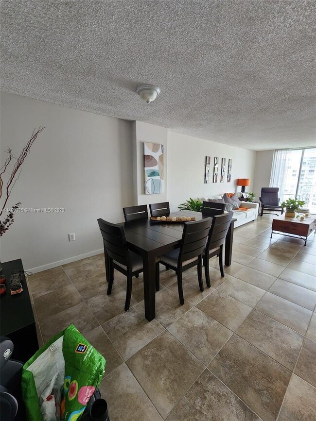 Foto del edificio - 2801 NE 183rd St