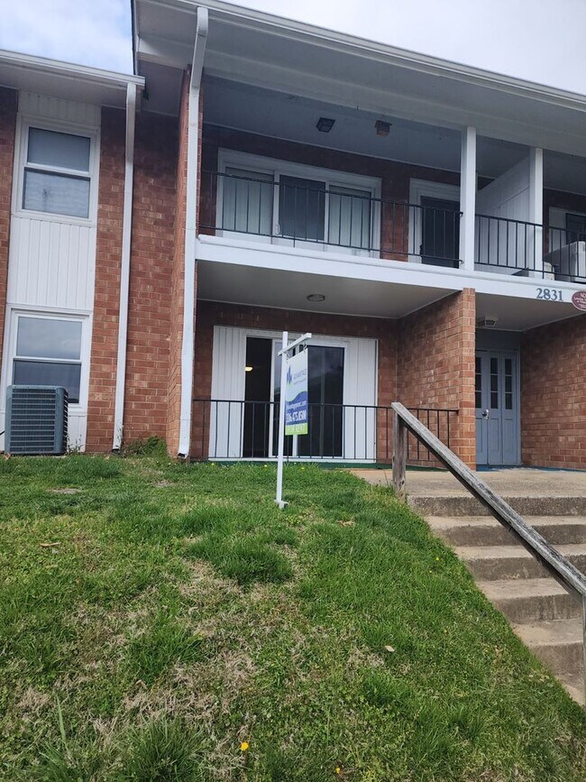 Foto del edificio - Now Available!