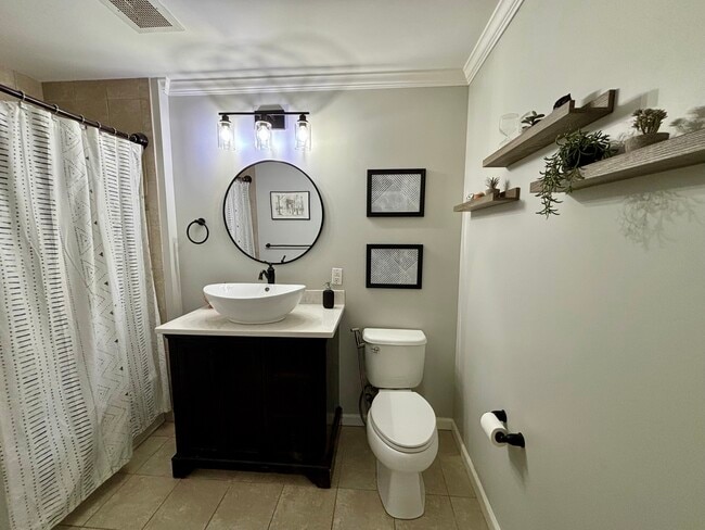 Building Photo - 34 Schoolhouse Dr