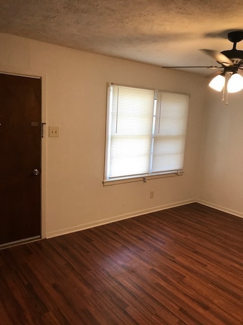 Building Photo - Adorable 3 bedroom home