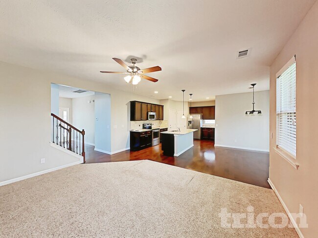 Building Photo - 1637 Robindale Dr