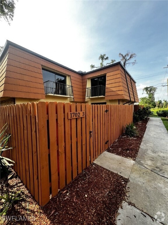 Building Photo - 1702 Park Meadows Dr
