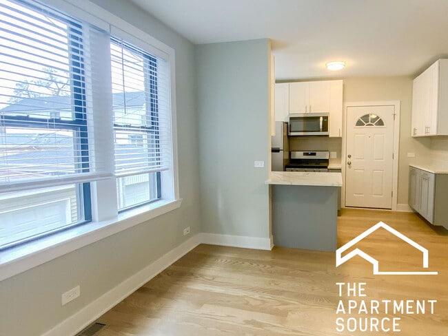 Photo - 3620 N Marshfield Ave Apartment