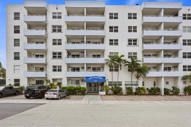 Building Photo - 2900 Banyan St