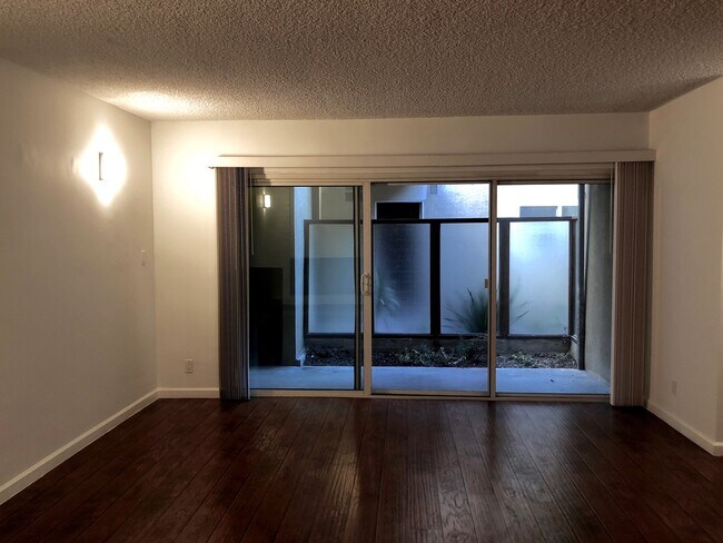 Building Photo - 7708 Paseo Del Rey