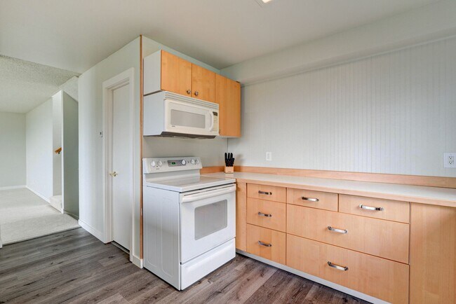 Foto del edificio - 3 Bedroom Condo on West Beach Bluffs **$500 off the first months rent**