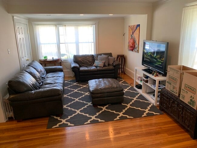 Building Photo - 38 Matignon Rd