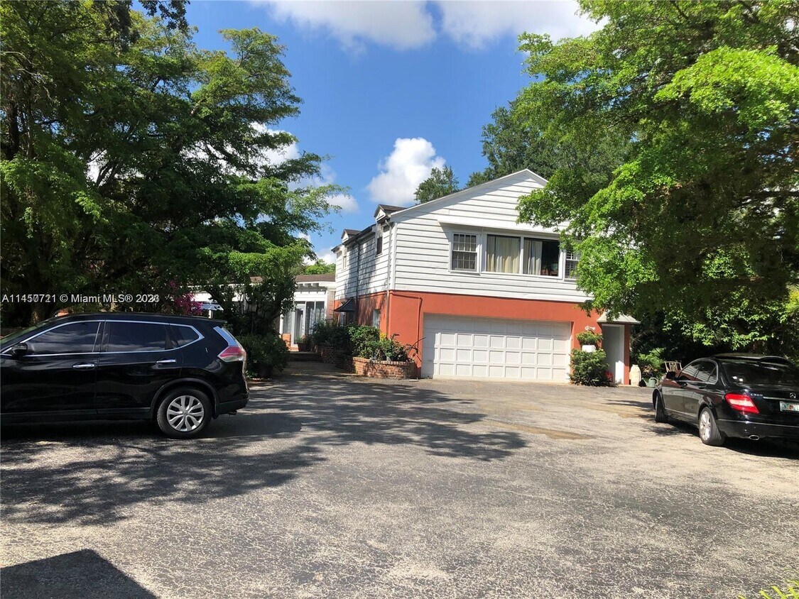 Primary Photo - 1 N Krome Ave