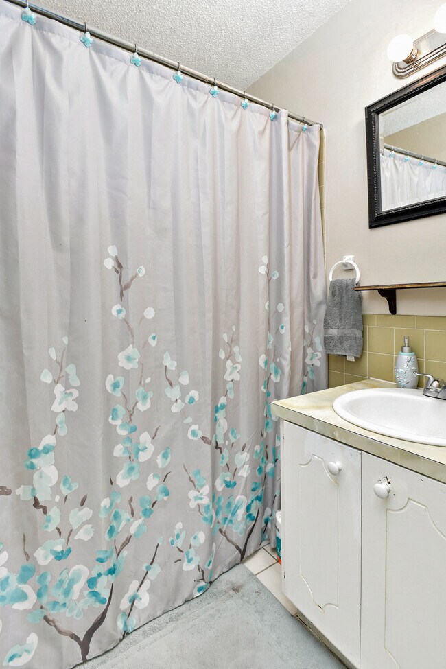 Master Bathroom - 2434 S Fort Ave