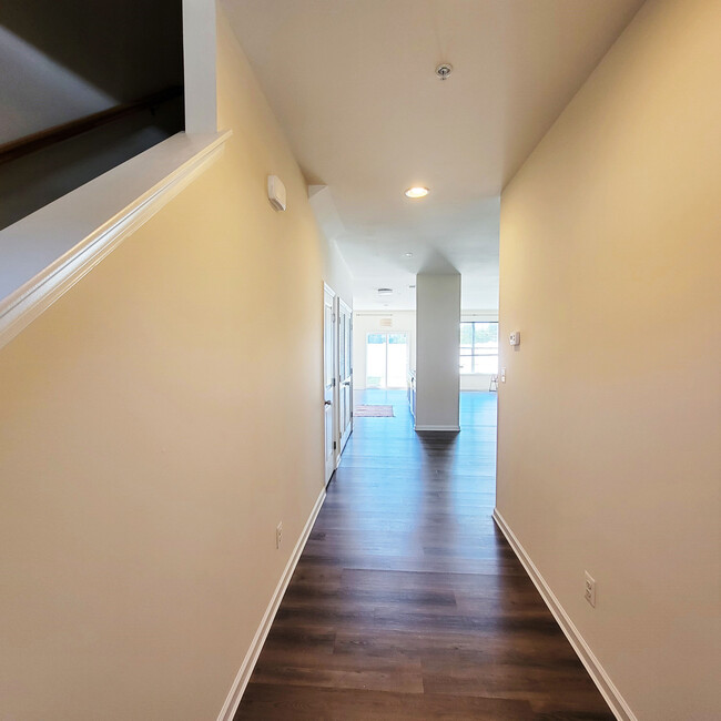 Building Photo - 226 Garrison Way