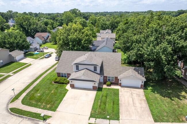 Foto del edificio - 5001-5003 Carrie Ridge Dr.