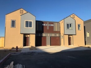 Building Photo - 1150 Chisholm Trl