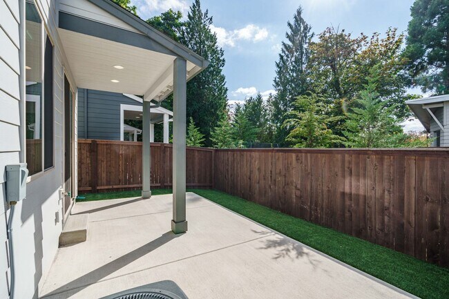 Foto del edificio - Desirable Salmon Creek Home Located in Lux...