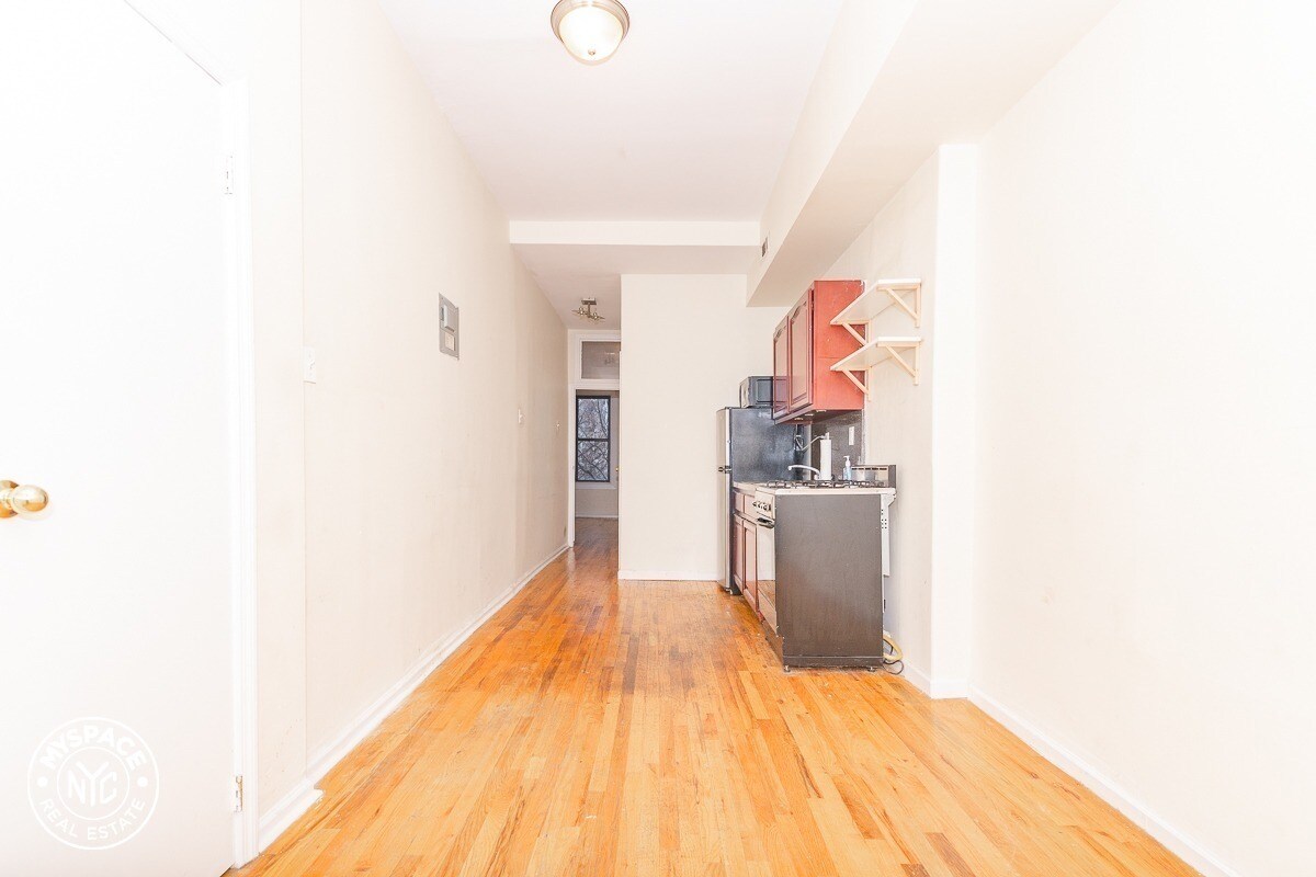 Primary Photo - 171 Stanhope St