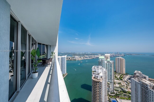 Foto del edificio - 465 Brickell Ave