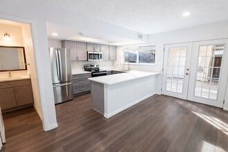 Building Photo - 16 W Creek Ln