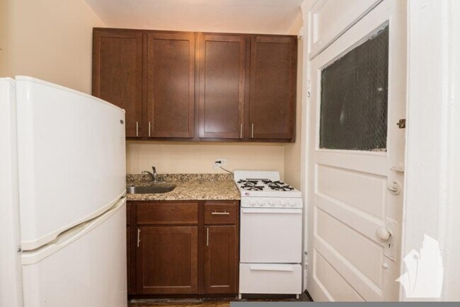 Foto del edificio - 1 bedroom in Chicago IL 60657