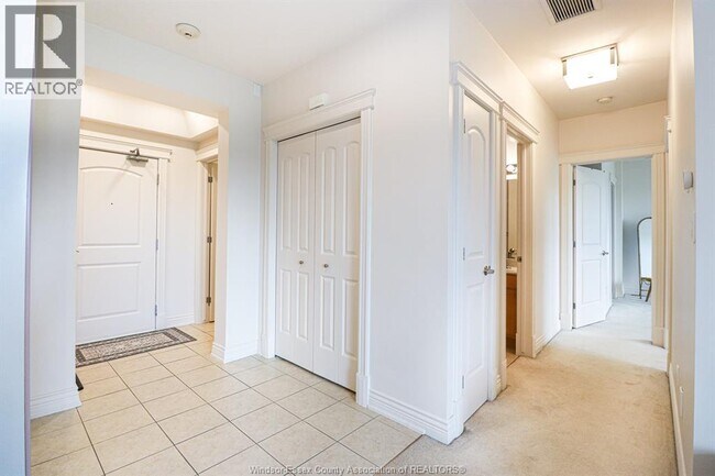 Photo du bâtiment - 1225 Riverside Dr W