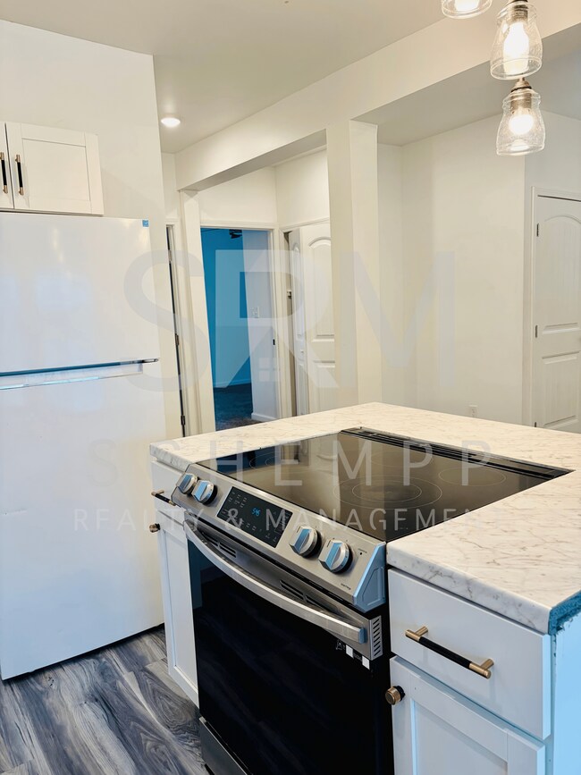 Building Photo - 826 S 38th St