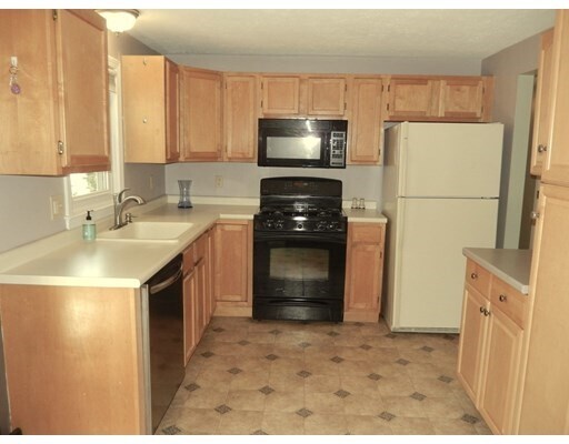 Building Photo - 305 Club Valley Dr