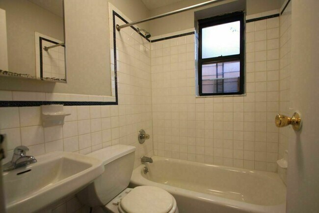 Building Photo - 2810 Foster Ave