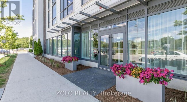 Photo du bâtiment - 241 Sea Ray Ave