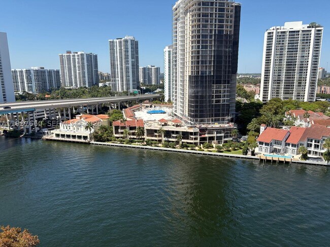 Foto del edificio - 19390 Collins Ave