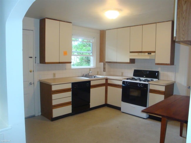 Building Photo - 6 br, 2 bath House - 422 Packard St 422 Pa...