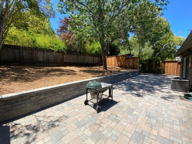 Building Photo - 54 Hillview Ave