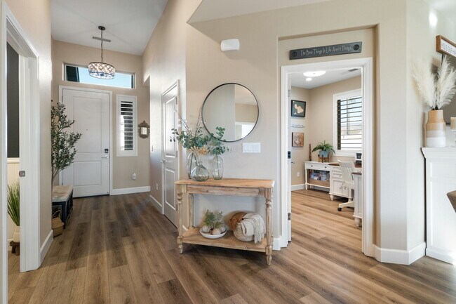 Building Photo - 638 Riverbed Cir