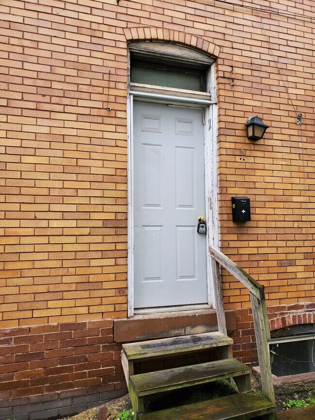 Building Photo - 1107 6th Ave