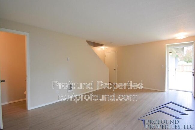 Building Photo - 1448 NE Thomas Ct