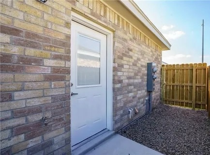 Building Photo - 4906 N Hiawatha Dr