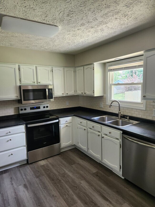 Foto del edificio - 13715 Birchwood Ave