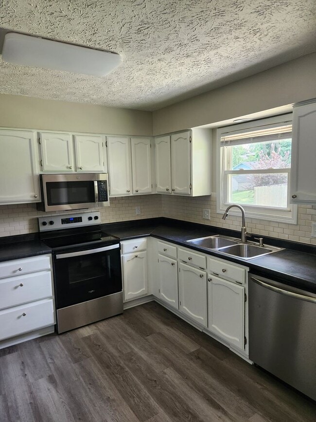 Building Photo - Millard 3/2/1 newly remodeled