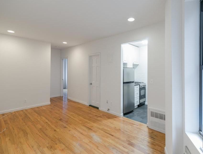 Foto principal - 417 E 65th St