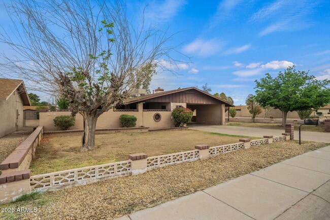 Building Photo - 2534 E Randall Dr