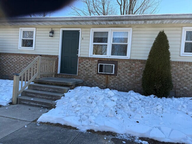 Foto del edificio - 2449 Charles Town Rd