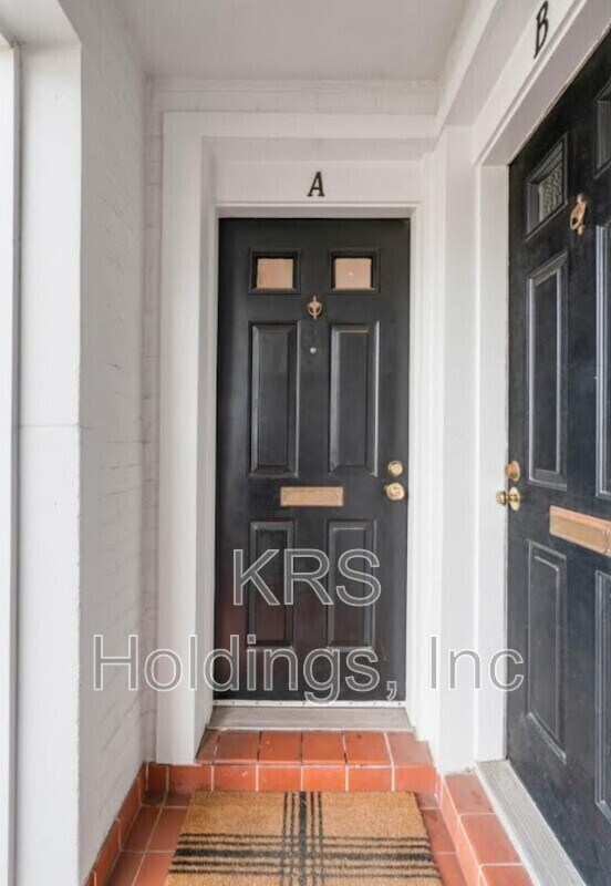 Building Photo - 2846 S Wakefield St
