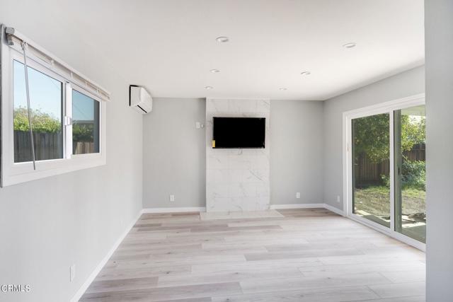 Foto del edificio - 8820 Wakefield Ave