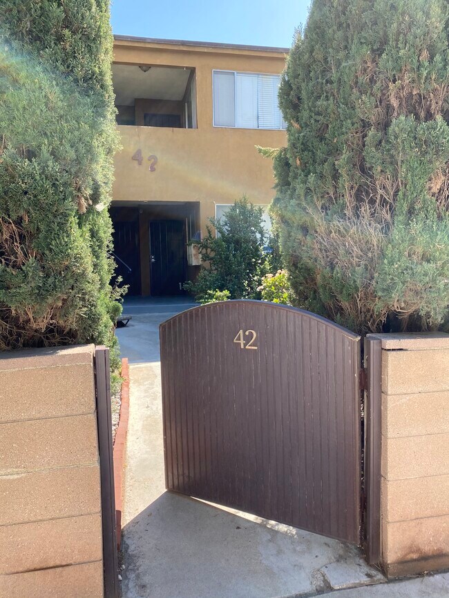Foto del edificio - 42 Dudley Ave