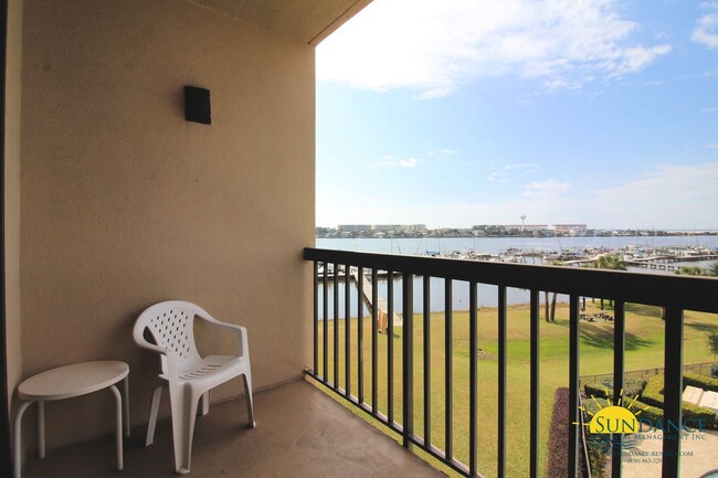 Building Photo - Waterfront Furnished Studio Condo in Fort ...