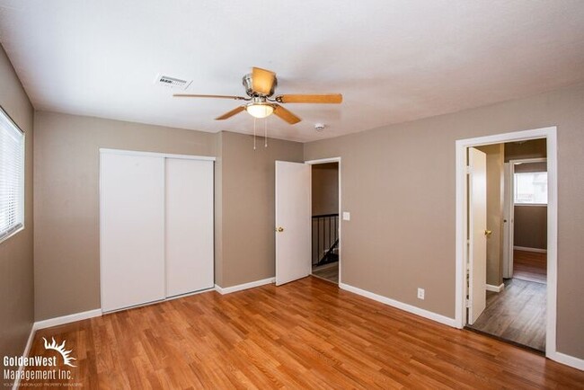 Building Photo - Newly Remodeled 2Bdm 1.5Ba Townhouse with ...