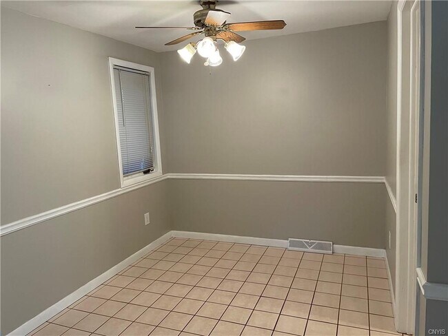 Building Photo - 8181 Bluffview Dr